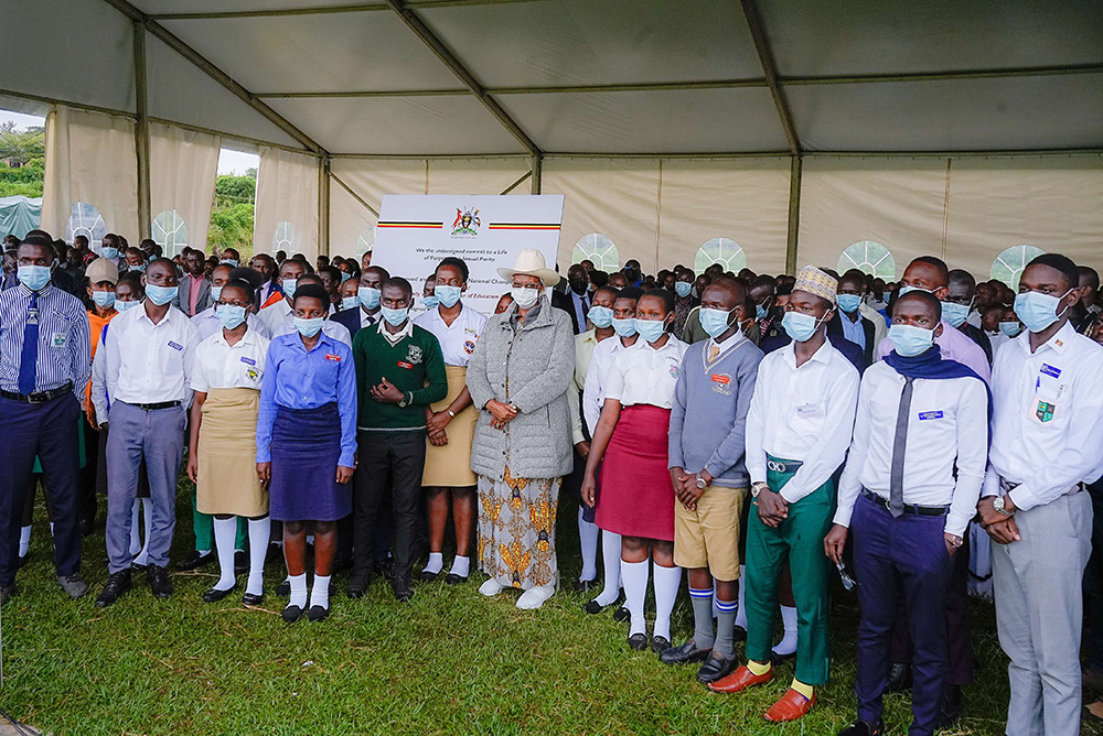 First Lady poses in a group photo with student leaders from South Western Region.